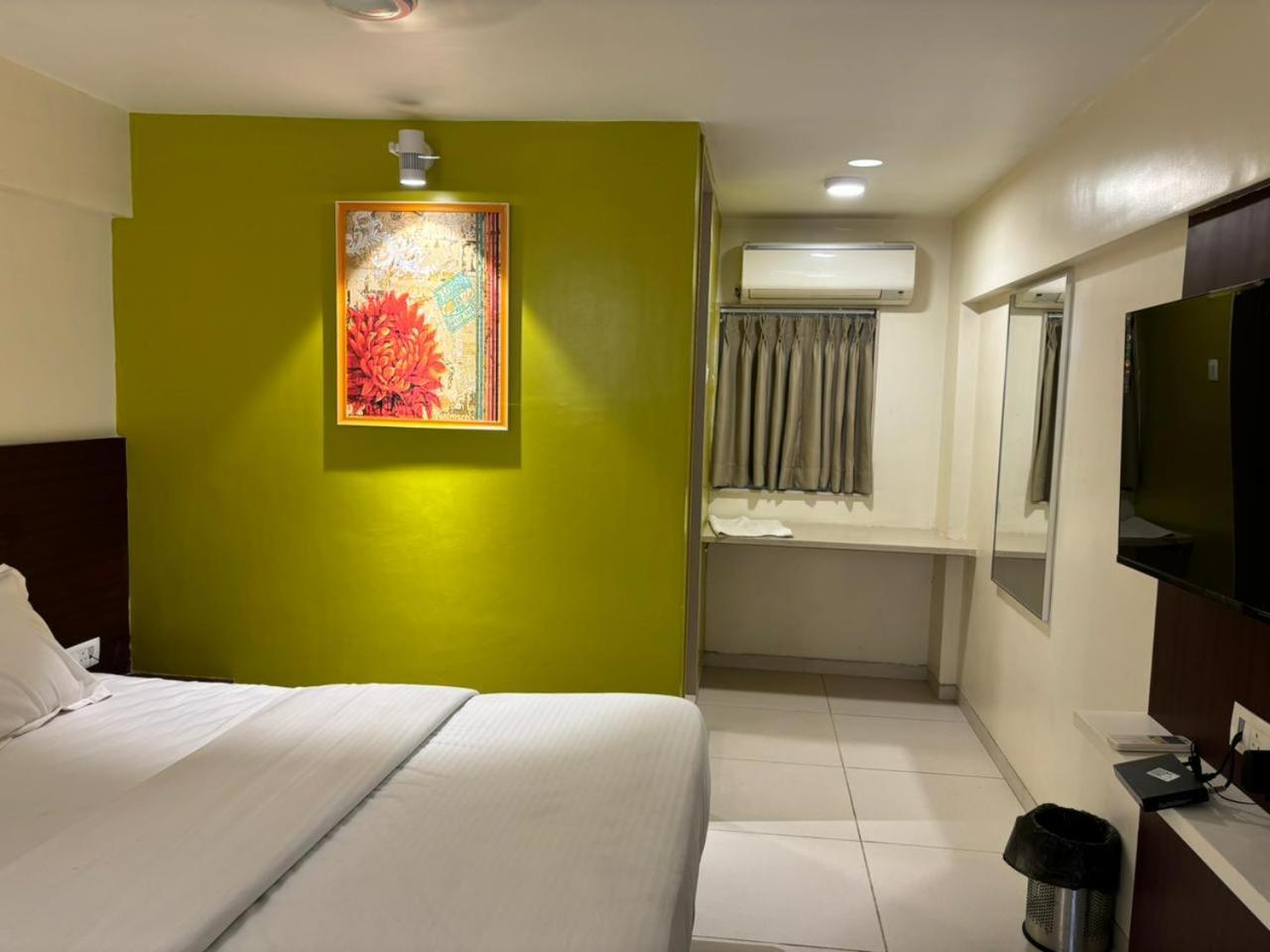 נאסיק Hotel Haldi מראה חיצוני תמונה