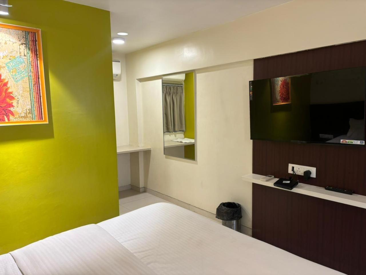 נאסיק Hotel Haldi מראה חיצוני תמונה