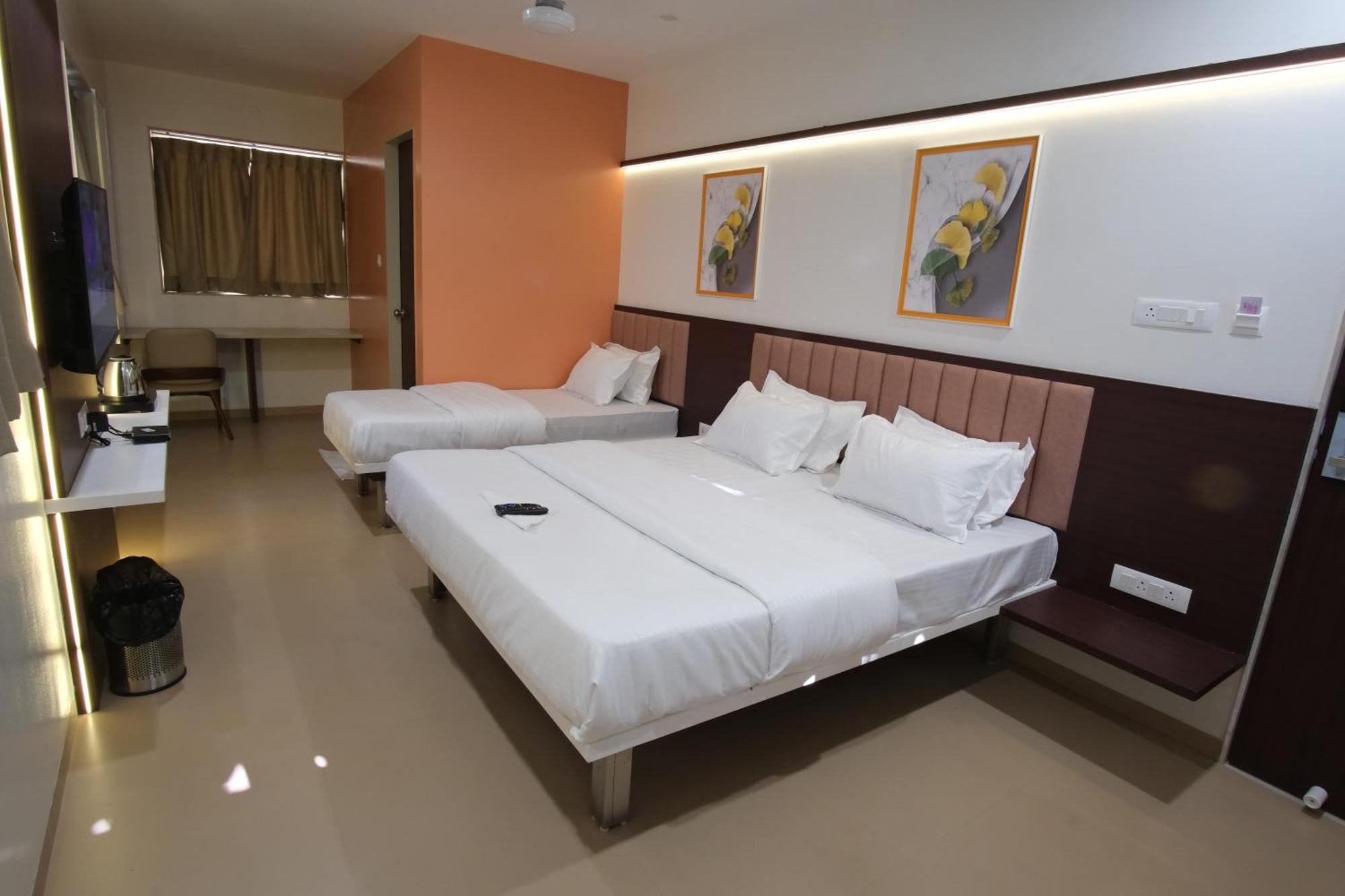 נאסיק Hotel Haldi מראה חיצוני תמונה