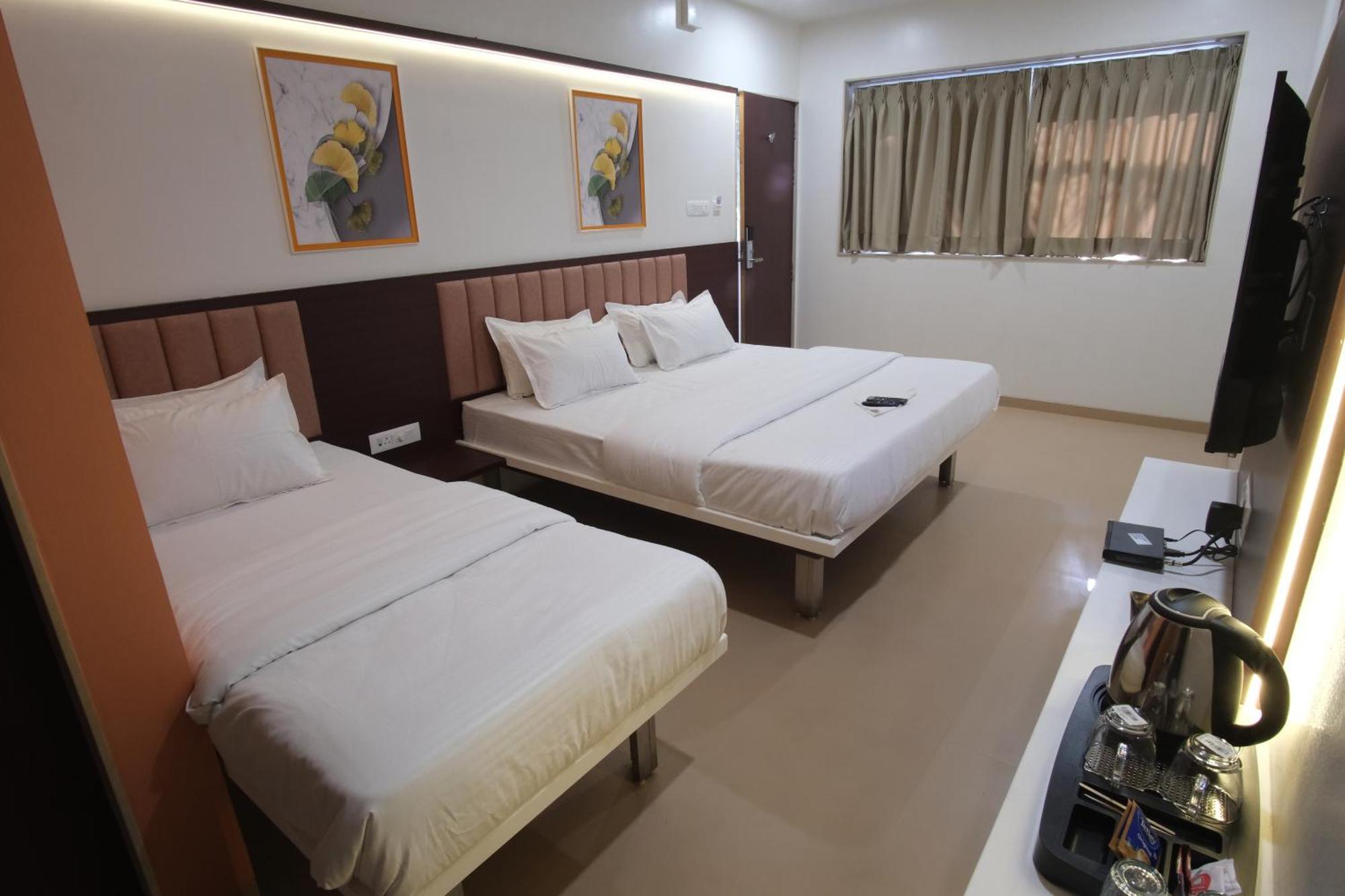 נאסיק Hotel Haldi מראה חיצוני תמונה