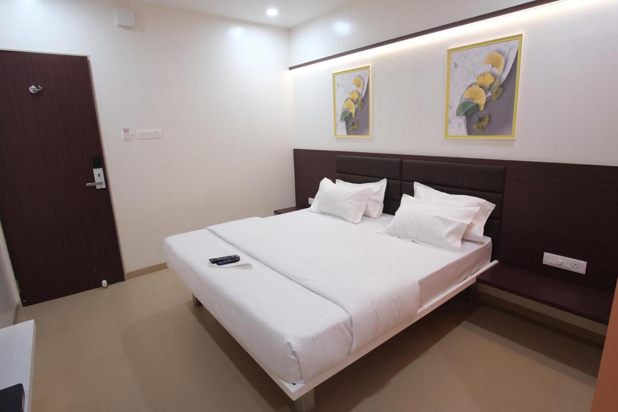 נאסיק Hotel Haldi מראה חיצוני תמונה