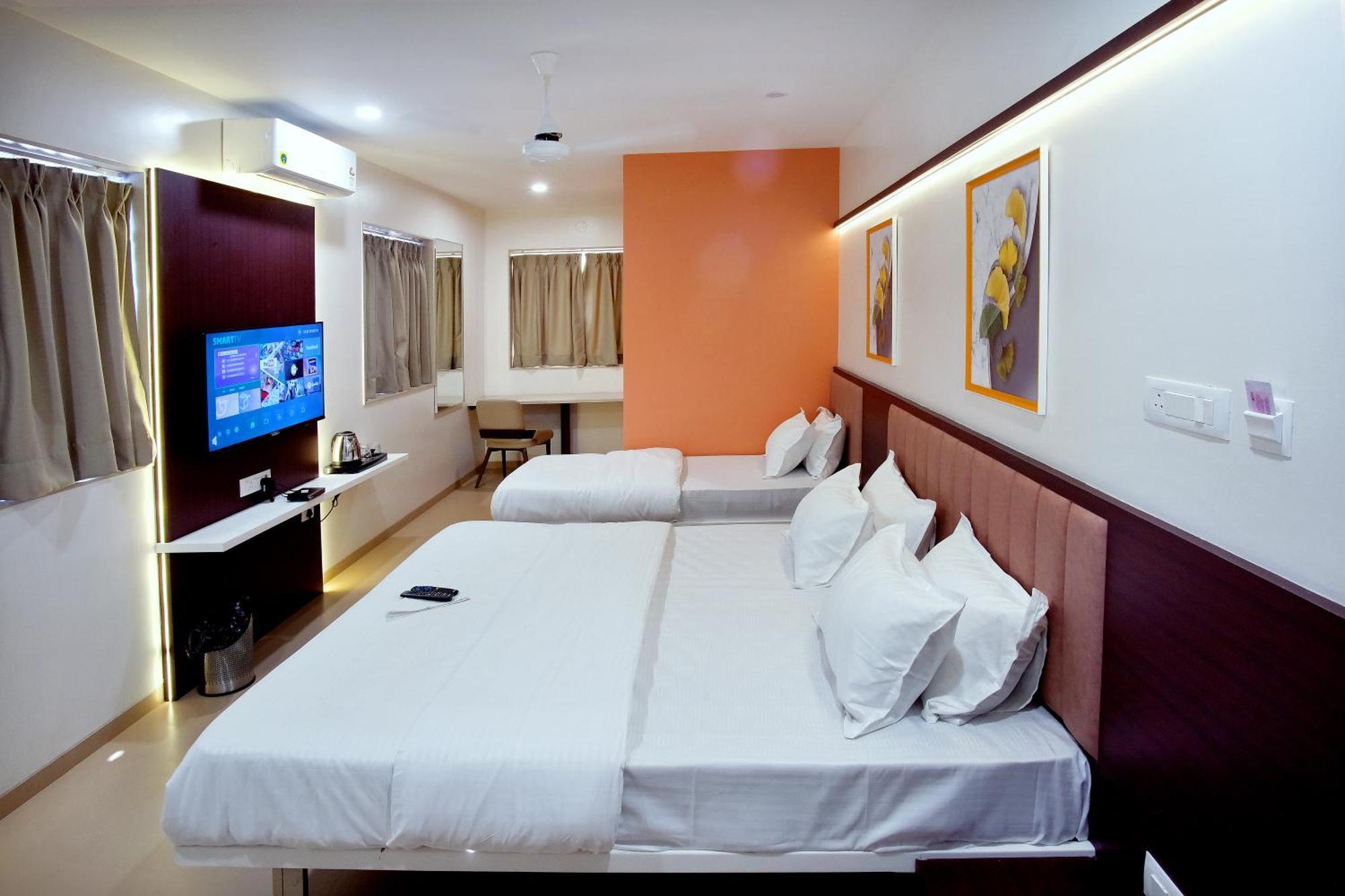 נאסיק Hotel Haldi מראה חיצוני תמונה