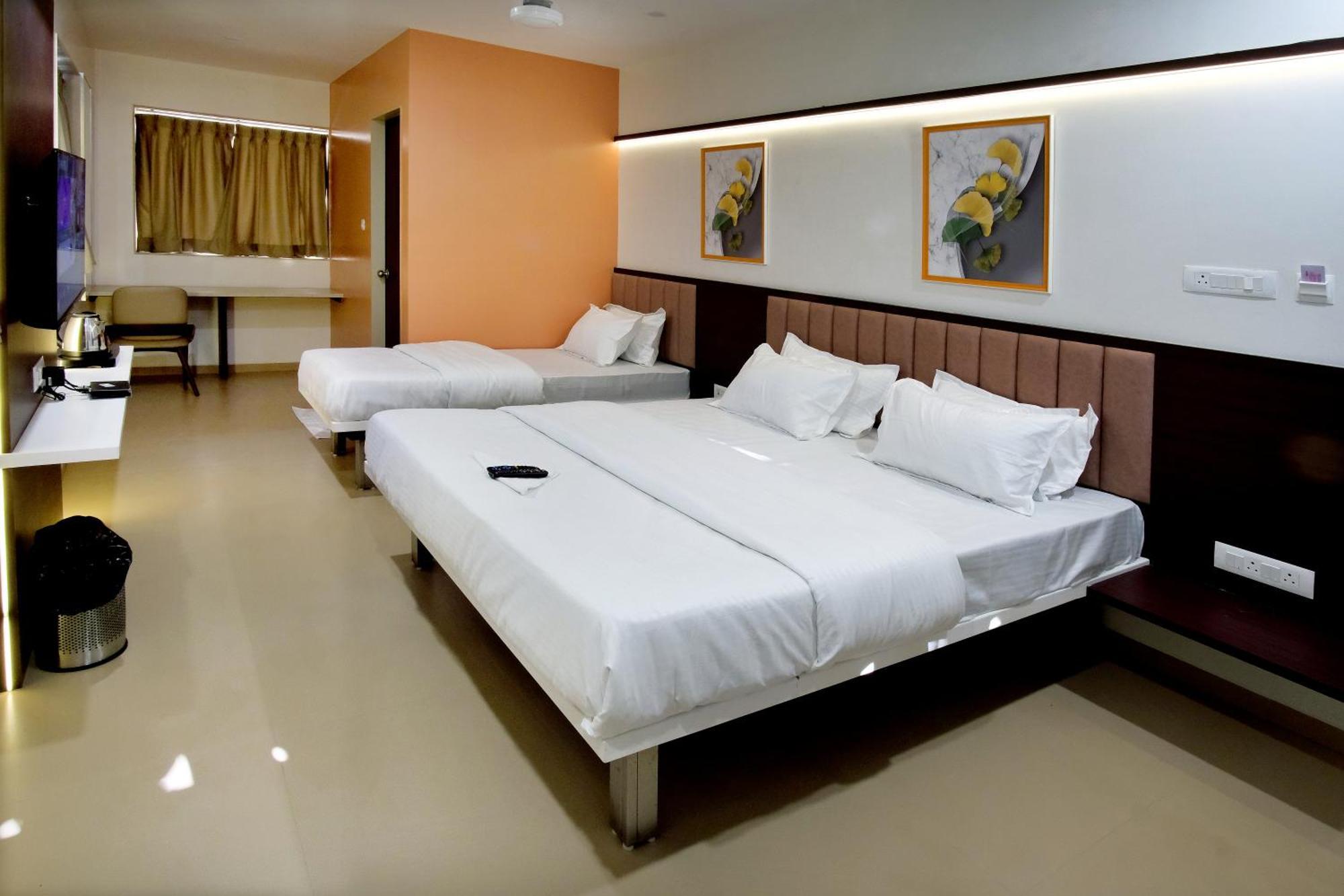 נאסיק Hotel Haldi מראה חיצוני תמונה