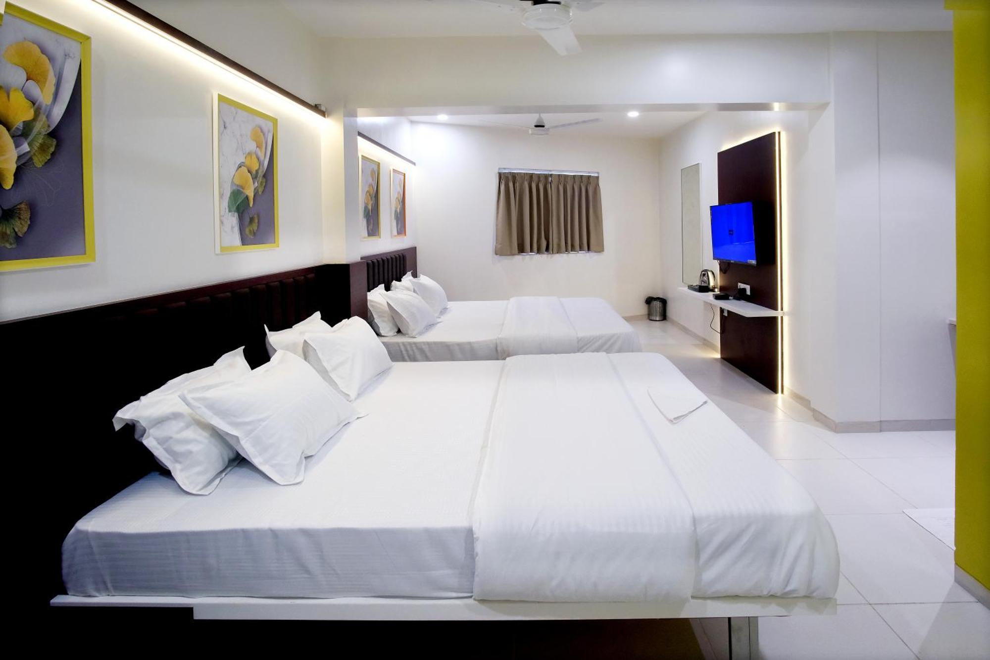 נאסיק Hotel Haldi מראה חיצוני תמונה