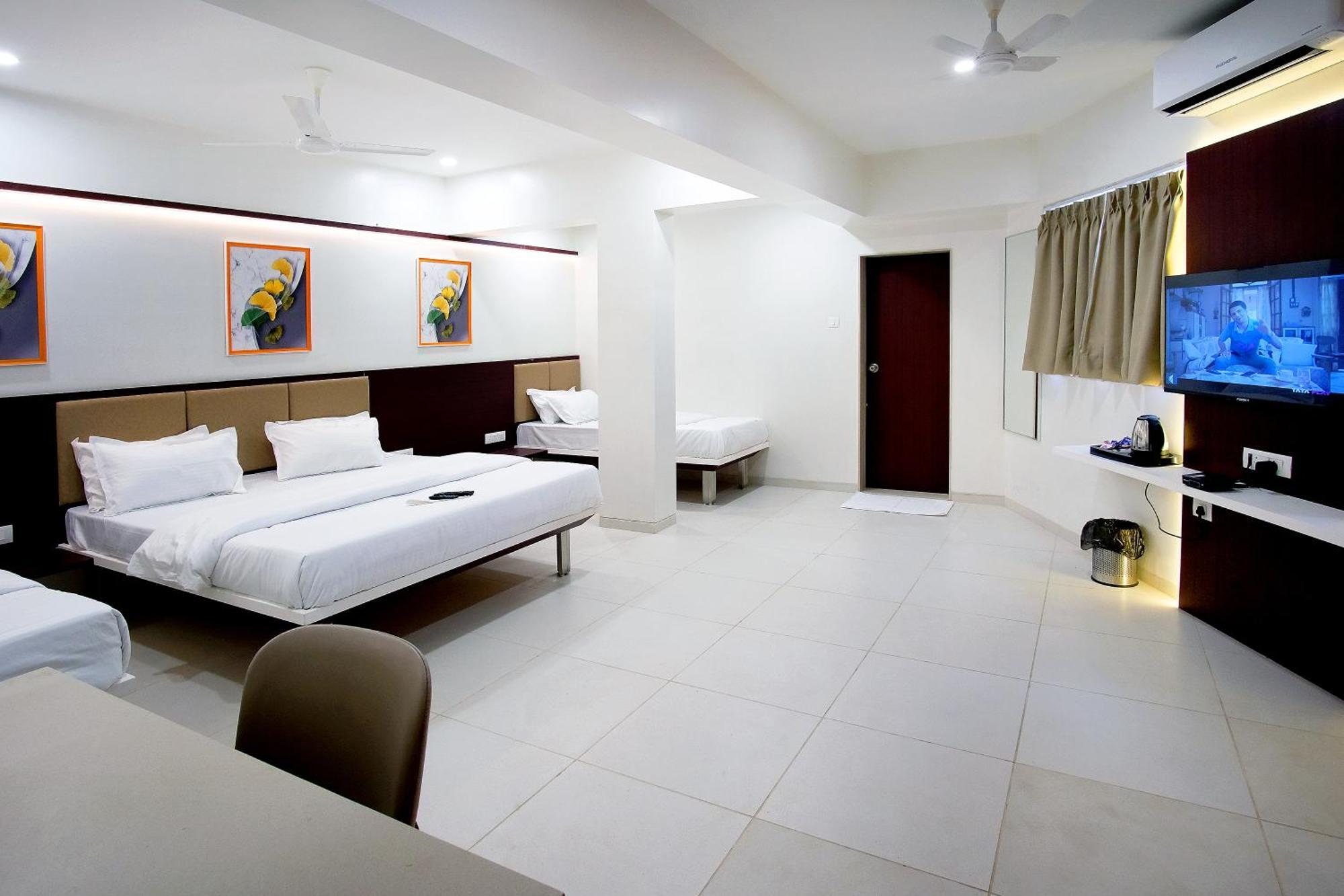נאסיק Hotel Haldi מראה חיצוני תמונה